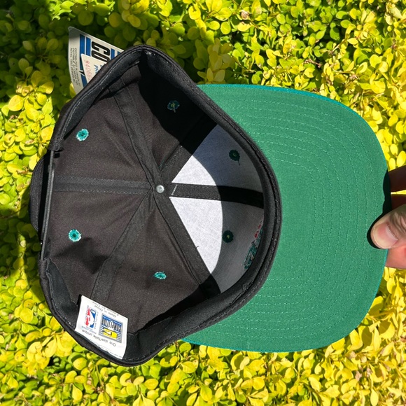💥SOLD💥 Vintage 1994 Vancouver Grizzlies snapback hat baseball cap NBA Competitor - Picture 12 of 16